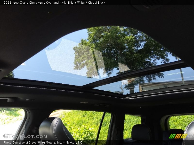 Bright White / Global Black 2022 Jeep Grand Cherokee L Overland 4x4