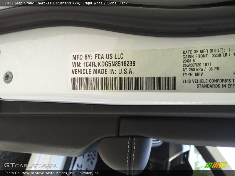 Bright White / Global Black 2022 Jeep Grand Cherokee L Overland 4x4