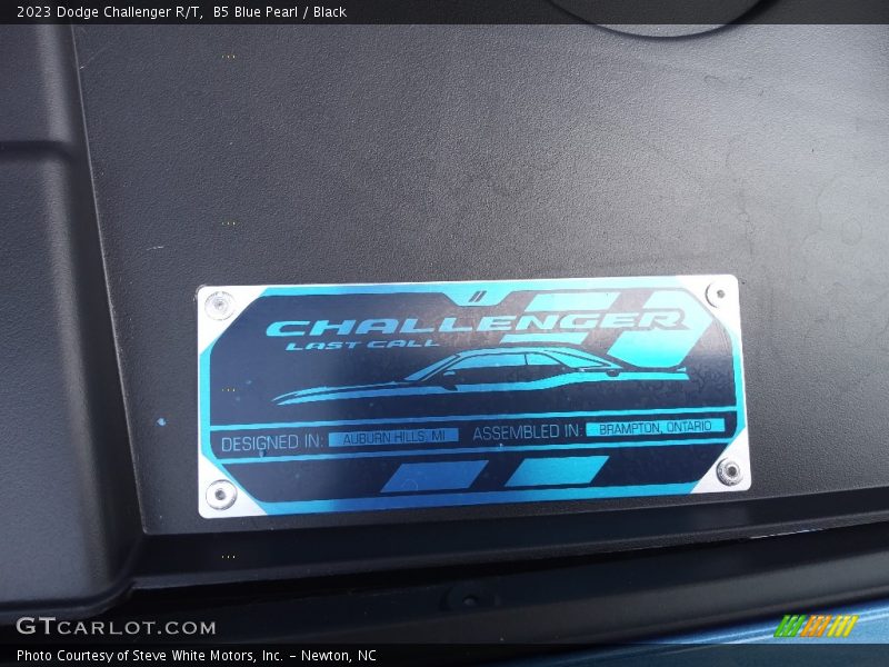 B5 Blue Pearl / Black 2023 Dodge Challenger R/T