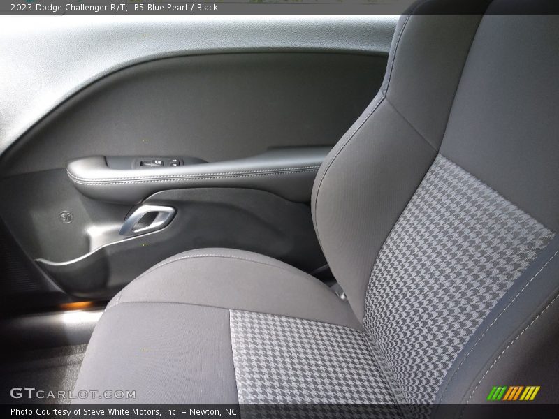 B5 Blue Pearl / Black 2023 Dodge Challenger R/T