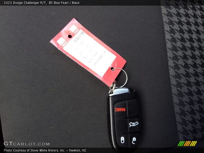B5 Blue Pearl / Black 2023 Dodge Challenger R/T