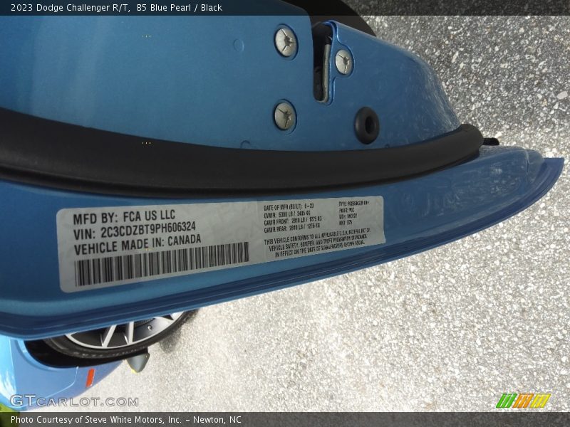 B5 Blue Pearl / Black 2023 Dodge Challenger R/T
