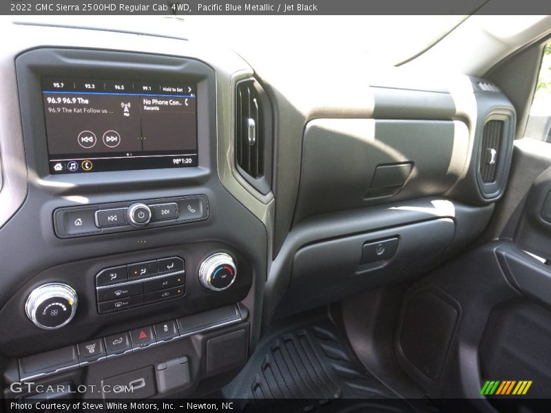 Dashboard of 2022 Sierra 2500HD Regular Cab 4WD