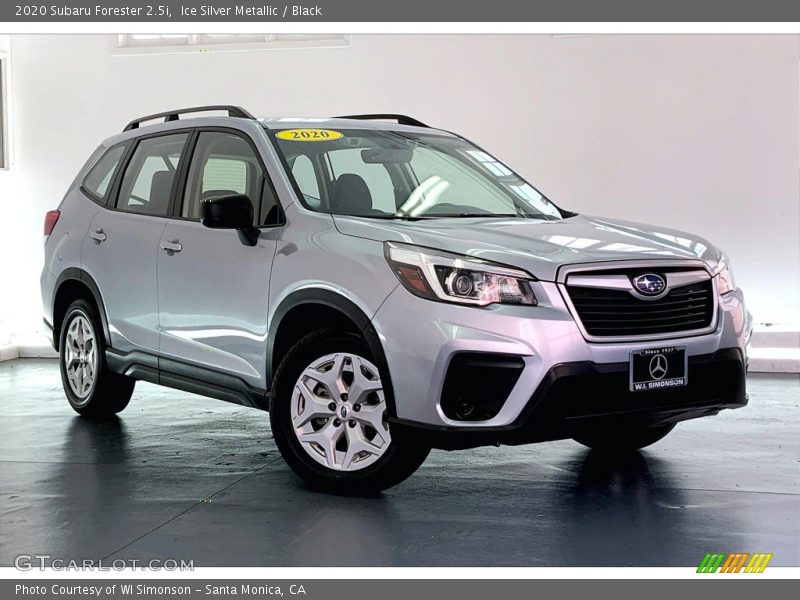 Front 3/4 View of 2020 Forester 2.5i