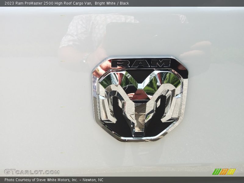 Bright White / Black 2023 Ram ProMaster 2500 High Roof Cargo Van