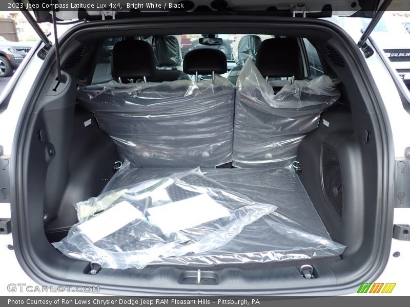 Bright White / Black 2023 Jeep Compass Latitude Lux 4x4