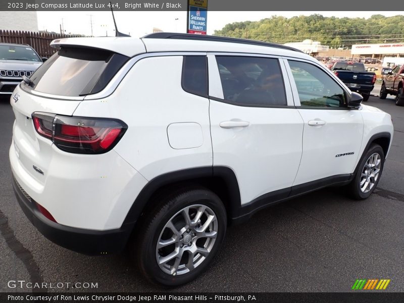 Bright White / Black 2023 Jeep Compass Latitude Lux 4x4