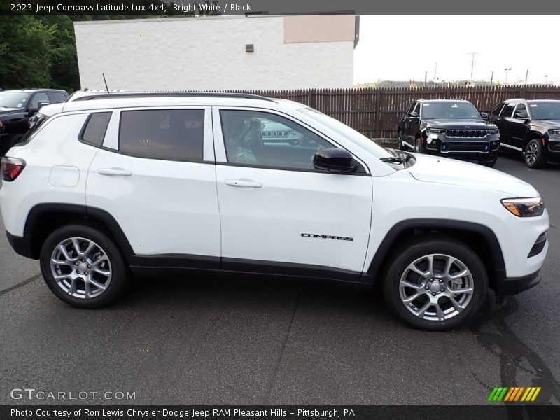 Bright White / Black 2023 Jeep Compass Latitude Lux 4x4