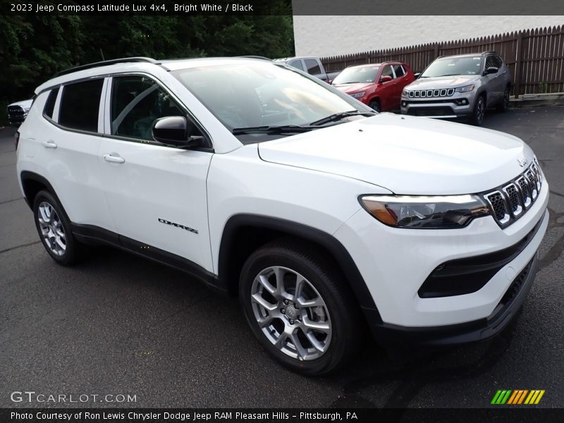 Bright White / Black 2023 Jeep Compass Latitude Lux 4x4