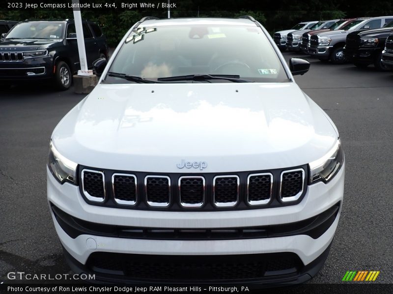 Bright White / Black 2023 Jeep Compass Latitude Lux 4x4