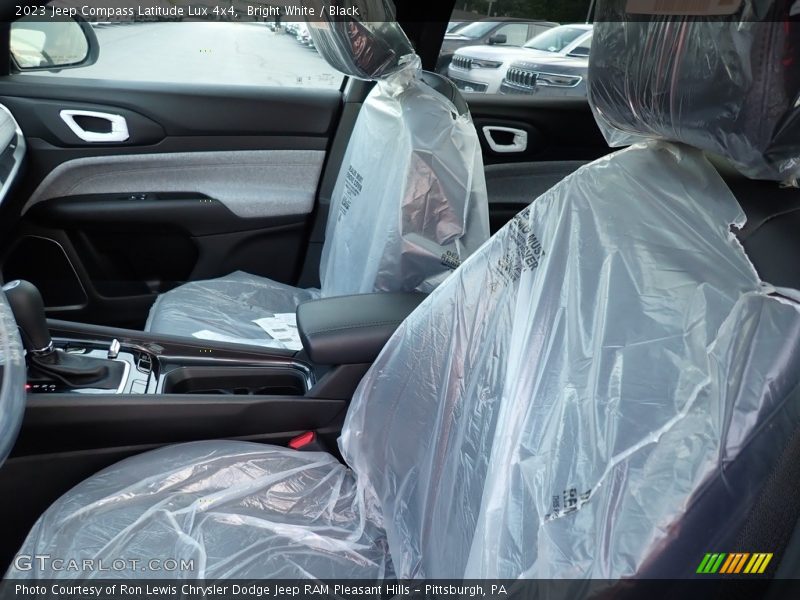 Bright White / Black 2023 Jeep Compass Latitude Lux 4x4