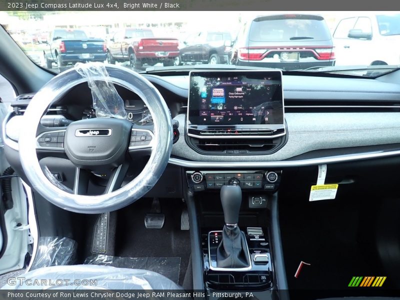 Bright White / Black 2023 Jeep Compass Latitude Lux 4x4