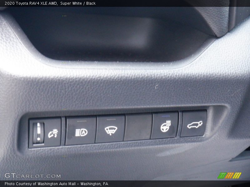 Super White / Black 2020 Toyota RAV4 XLE AWD