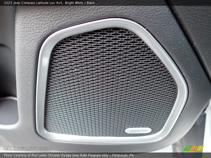 Bright White / Black 2023 Jeep Compass Latitude Lux 4x4