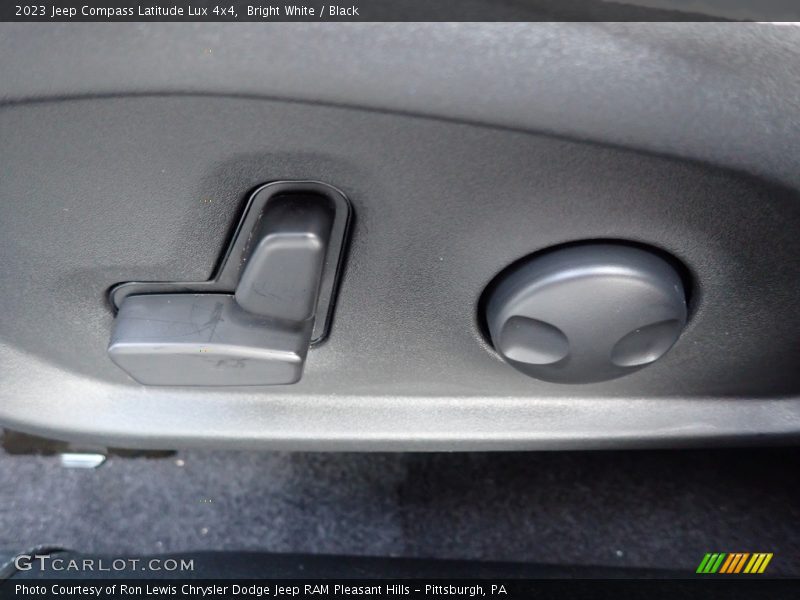 Bright White / Black 2023 Jeep Compass Latitude Lux 4x4