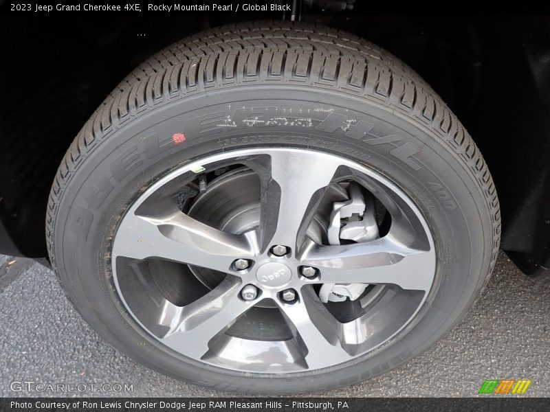 Rocky Mountain Pearl / Global Black 2023 Jeep Grand Cherokee 4XE