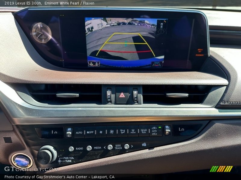 Eminent White Pearl / Flaxen 2019 Lexus ES 300h