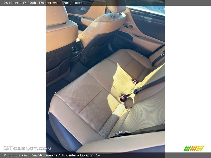Eminent White Pearl / Flaxen 2019 Lexus ES 300h