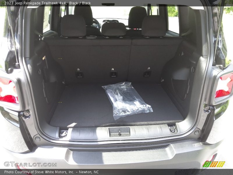  2023 Renegade Trailhawk 4x4 Trunk