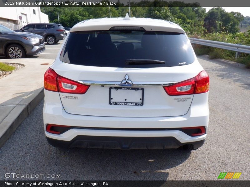 Pearl White / Black 2019 Mitsubishi Outlander Sport ES AWC