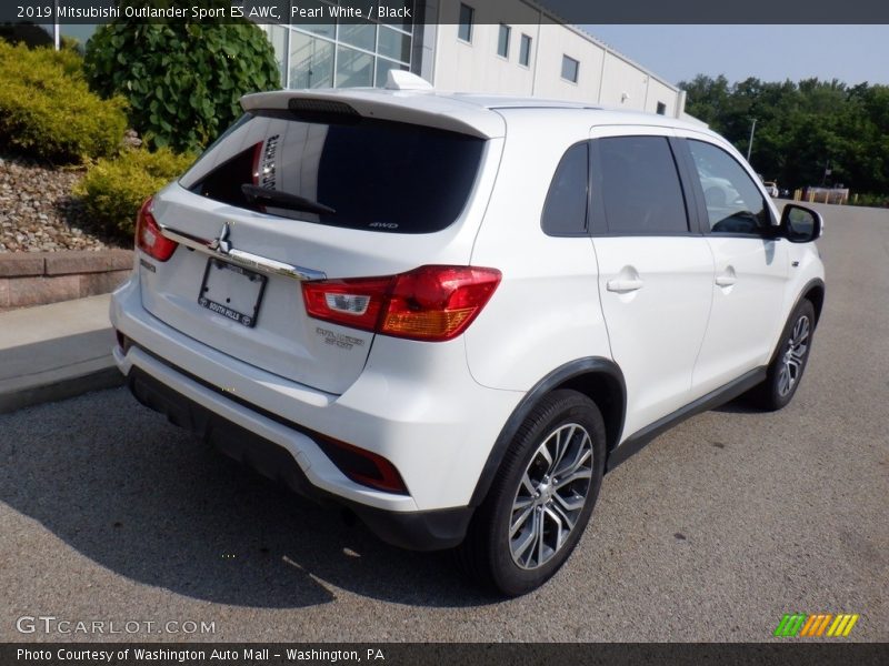 Pearl White / Black 2019 Mitsubishi Outlander Sport ES AWC