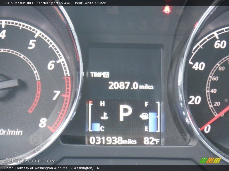 Pearl White / Black 2019 Mitsubishi Outlander Sport ES AWC