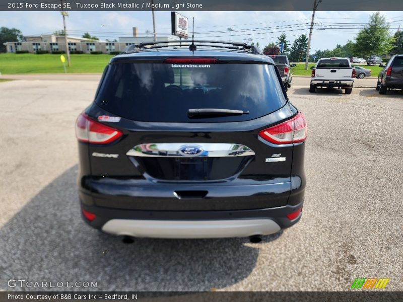 Tuxedo Black Metallic / Medium Light Stone 2015 Ford Escape SE