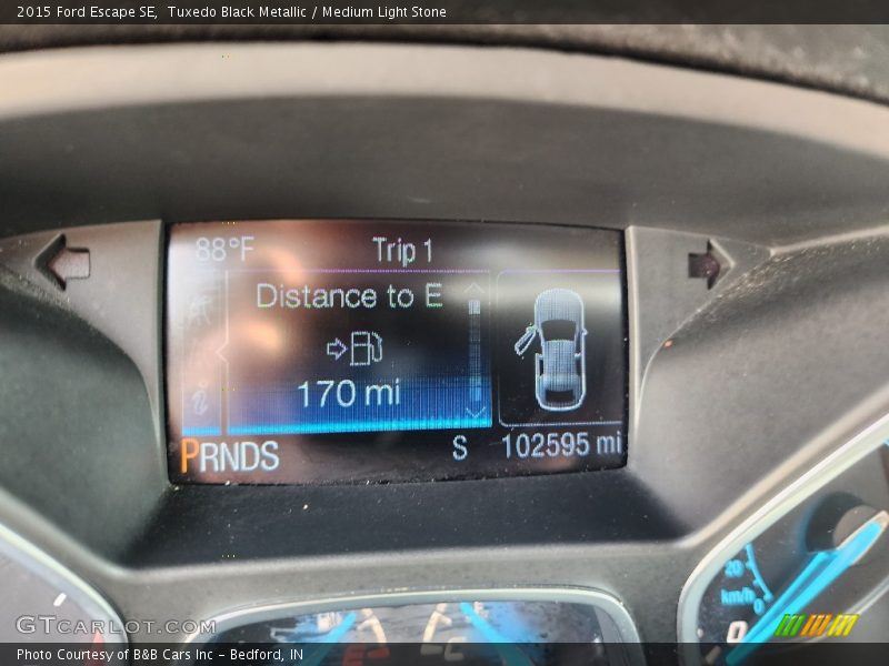 Tuxedo Black Metallic / Medium Light Stone 2015 Ford Escape SE