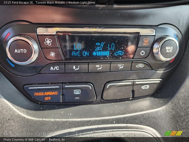 Tuxedo Black Metallic / Medium Light Stone 2015 Ford Escape SE