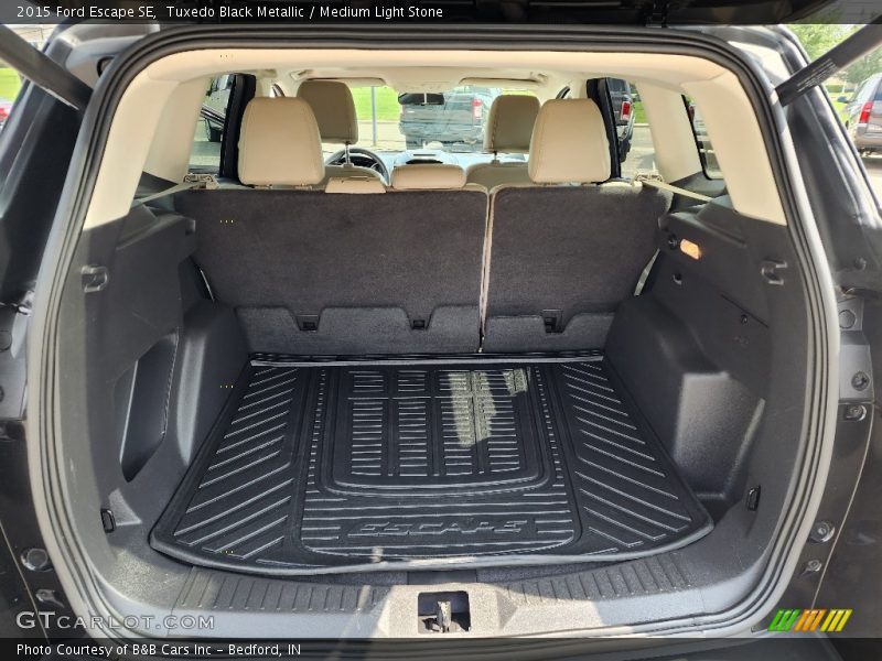 Tuxedo Black Metallic / Medium Light Stone 2015 Ford Escape SE