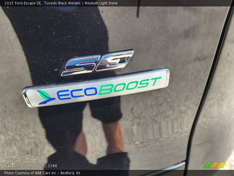 Tuxedo Black Metallic / Medium Light Stone 2015 Ford Escape SE