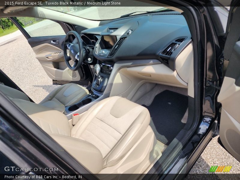 Tuxedo Black Metallic / Medium Light Stone 2015 Ford Escape SE