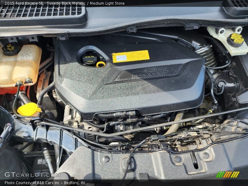 Tuxedo Black Metallic / Medium Light Stone 2015 Ford Escape SE
