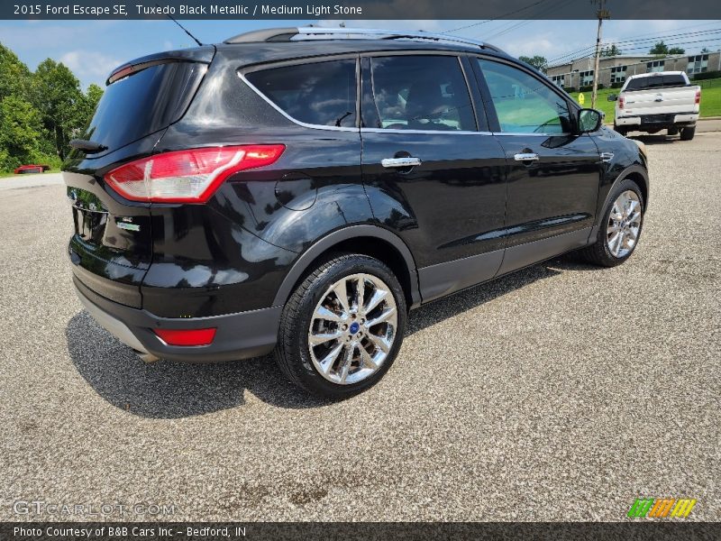 Tuxedo Black Metallic / Medium Light Stone 2015 Ford Escape SE