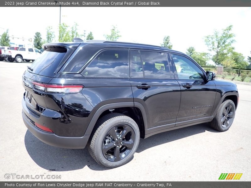 Diamond Black Crystal Pearl / Global Black 2023 Jeep Grand Cherokee Altitude 4x4