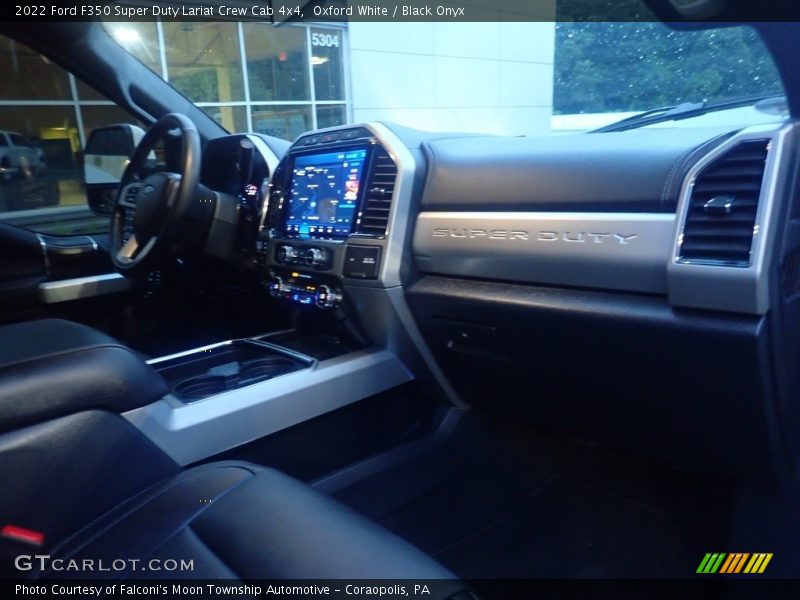 Oxford White / Black Onyx 2022 Ford F350 Super Duty Lariat Crew Cab 4x4