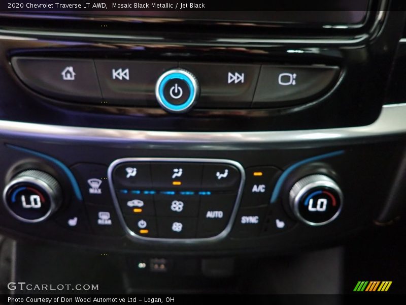 Mosaic Black Metallic / Jet Black 2020 Chevrolet Traverse LT AWD