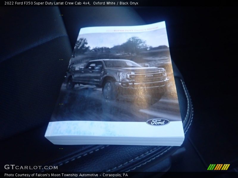 Oxford White / Black Onyx 2022 Ford F350 Super Duty Lariat Crew Cab 4x4