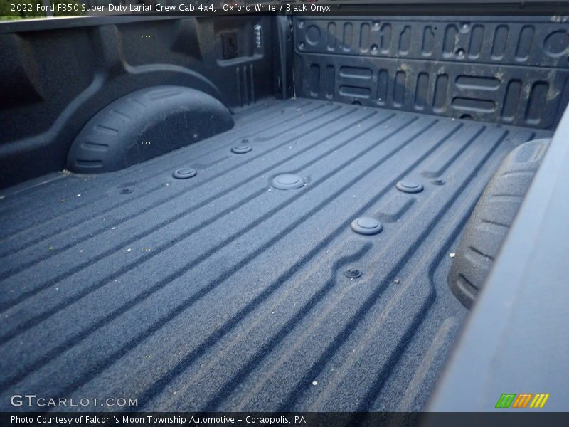 Oxford White / Black Onyx 2022 Ford F350 Super Duty Lariat Crew Cab 4x4