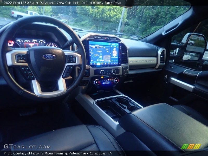 Oxford White / Black Onyx 2022 Ford F350 Super Duty Lariat Crew Cab 4x4
