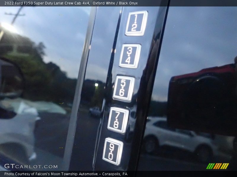 Oxford White / Black Onyx 2022 Ford F350 Super Duty Lariat Crew Cab 4x4