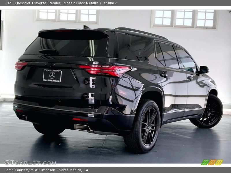 Mosaic Black Metallic / Jet Black 2022 Chevrolet Traverse Premier