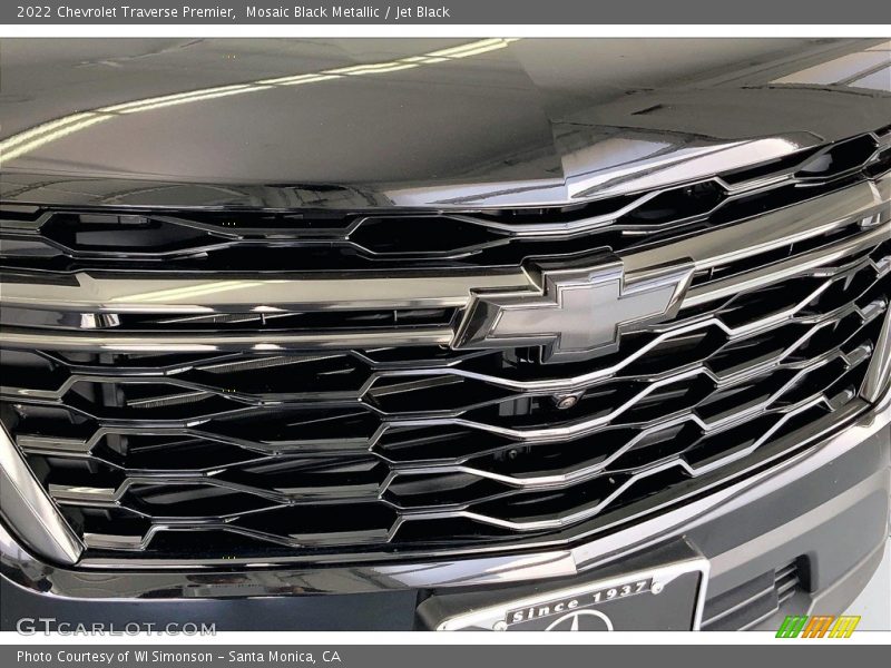 Mosaic Black Metallic / Jet Black 2022 Chevrolet Traverse Premier