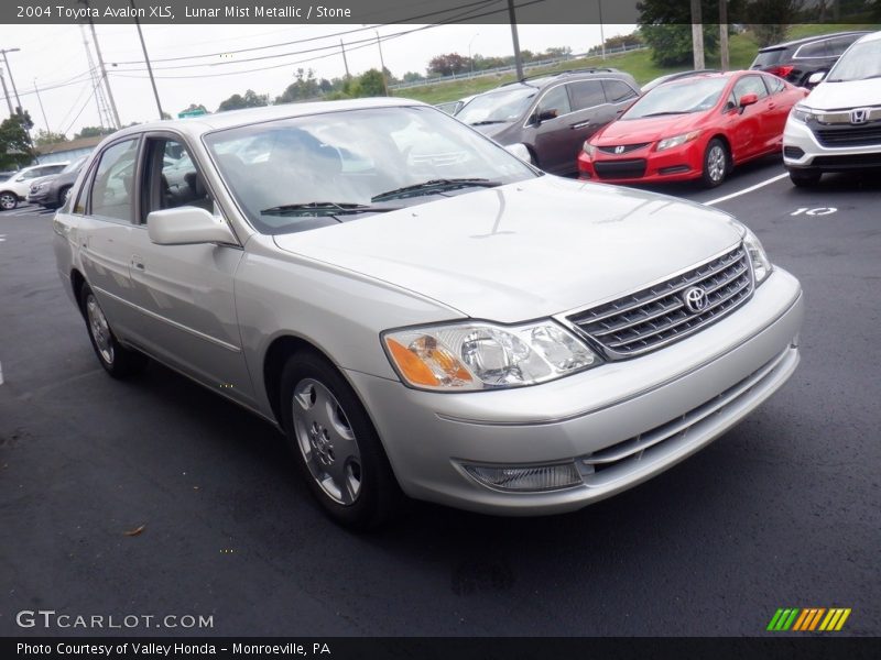 Front 3/4 View of 2004 Avalon XLS