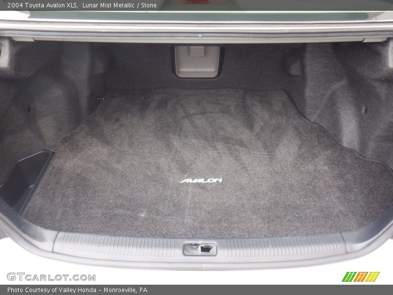  2004 Avalon XLS Trunk