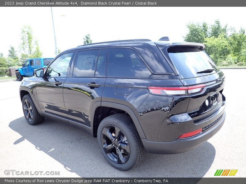 Diamond Black Crystal Pearl / Global Black 2023 Jeep Grand Cherokee Altitude 4x4