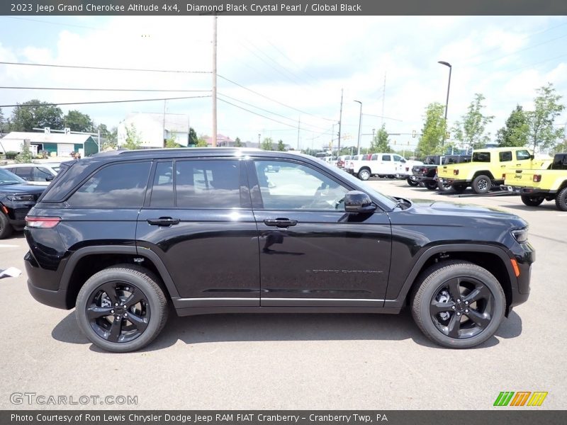 Diamond Black Crystal Pearl / Global Black 2023 Jeep Grand Cherokee Altitude 4x4