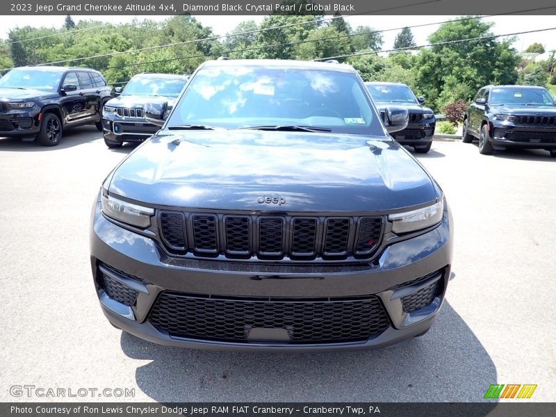 Diamond Black Crystal Pearl / Global Black 2023 Jeep Grand Cherokee Altitude 4x4