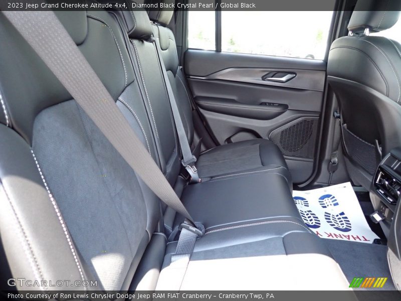Diamond Black Crystal Pearl / Global Black 2023 Jeep Grand Cherokee Altitude 4x4