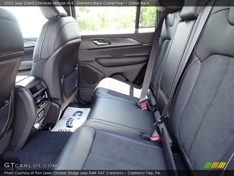 Diamond Black Crystal Pearl / Global Black 2023 Jeep Grand Cherokee Altitude 4x4